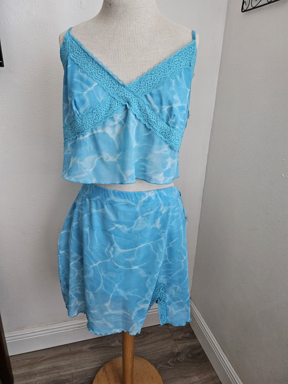 Forever 21 Blue Mesh Lace-Trim  Cami Top Skirt 2pc Set. 1 X NWT Coastal Beachy